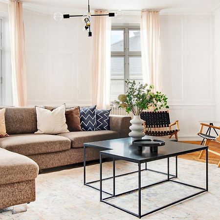 Sanders Square - Spacious Six-Bedroom Apartment Near Amalienborg Kopenhagen Bagian luar foto