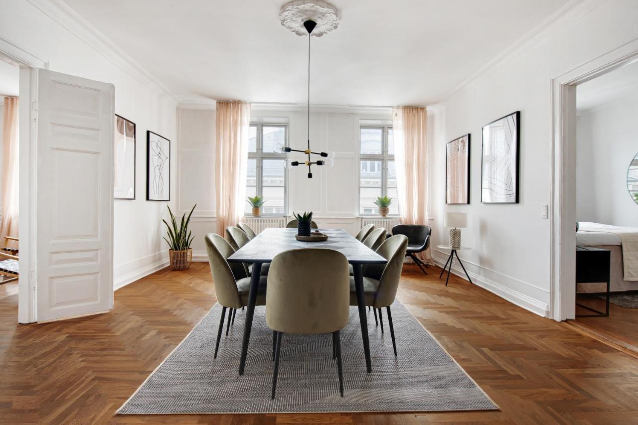Sanders Square - Spacious Six-Bedroom Apartment Near Amalienborg Kopenhagen Bagian luar foto
