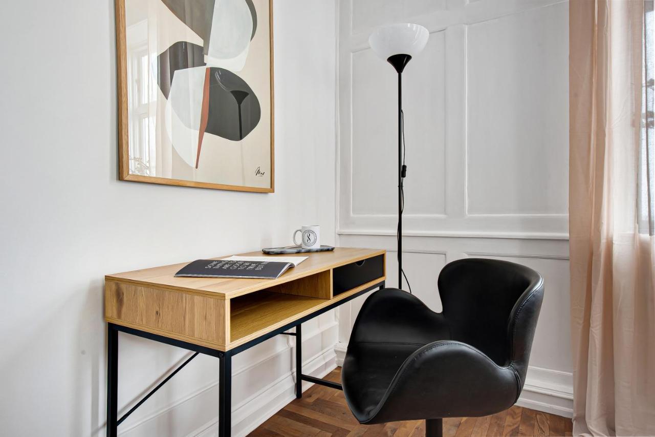 Sanders Square - Spacious Six-Bedroom Apartment Near Amalienborg Kopenhagen Bagian luar foto