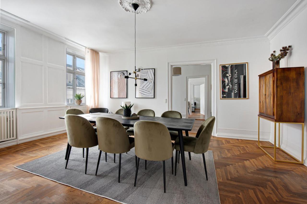 Sanders Square - Spacious Six-Bedroom Apartment Near Amalienborg Kopenhagen Bagian luar foto