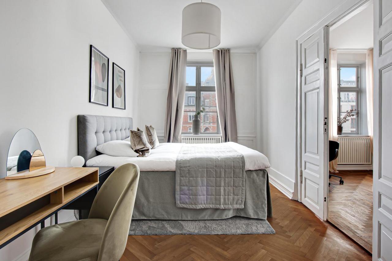 Sanders Square - Spacious Six-Bedroom Apartment Near Amalienborg Kopenhagen Bagian luar foto
