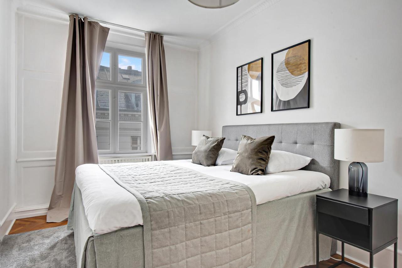 Sanders Square - Spacious Six-Bedroom Apartment Near Amalienborg Kopenhagen Bagian luar foto