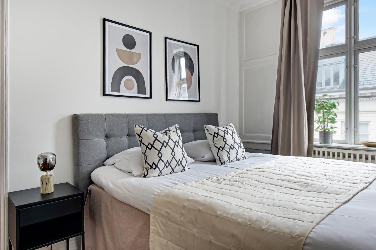 Sanders Square - Spacious Six-Bedroom Apartment Near Amalienborg Kopenhagen Bagian luar foto