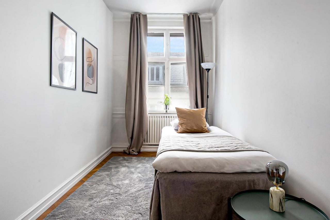 Sanders Square - Spacious Six-Bedroom Apartment Near Amalienborg Kopenhagen Bagian luar foto