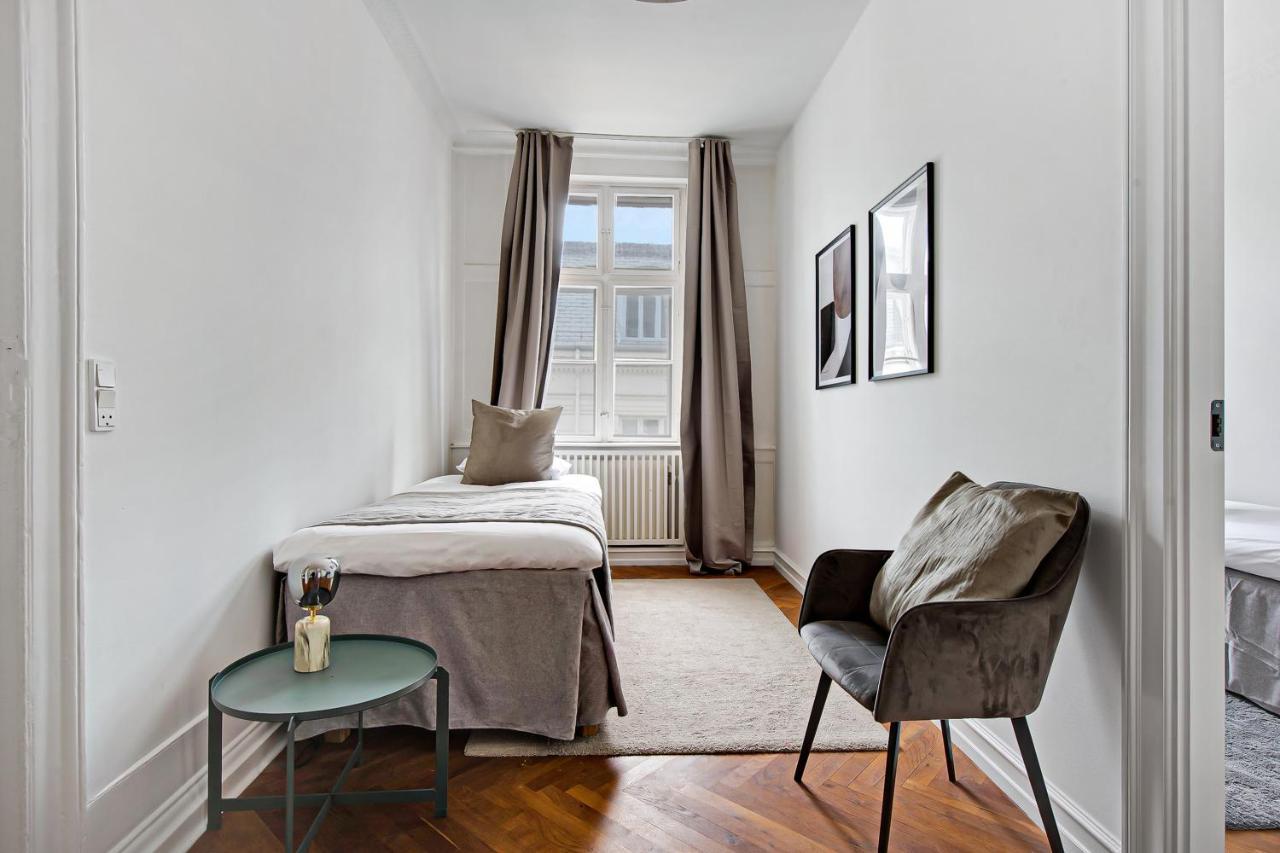 Sanders Square - Spacious Six-Bedroom Apartment Near Amalienborg Kopenhagen Bagian luar foto